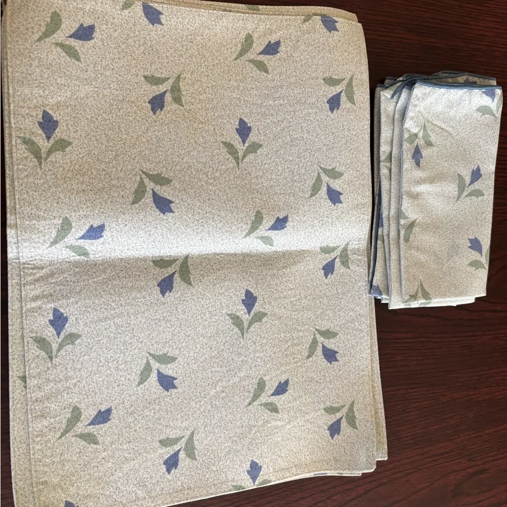 Lot of 5 Floral Cotton Placemats  and 6 cotton Napkins